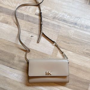 Michael Kors crossbody ( please read description)